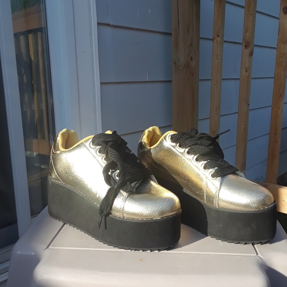 Shoes - Picture 7 of 7